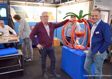 Dik Ton en John van Hagen, die samen het nieuwe bedrijf PRONC Art Objects gestart zijn. Bij Therm-Control kunnen ze alles van metaal maken, en waarom, zo was de gedachte, dan geen echte kunstwerken!